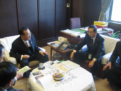 山崎幹事長