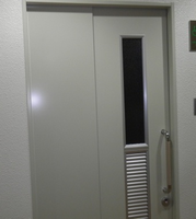 「野球場内野スタンド」鋼製軽量建具.jpeg
