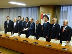 森山自民党総務会長代理要請
