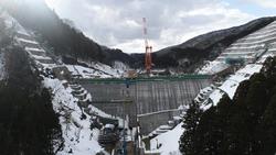 250214撮影_堤体打設（下流から上流方向）
